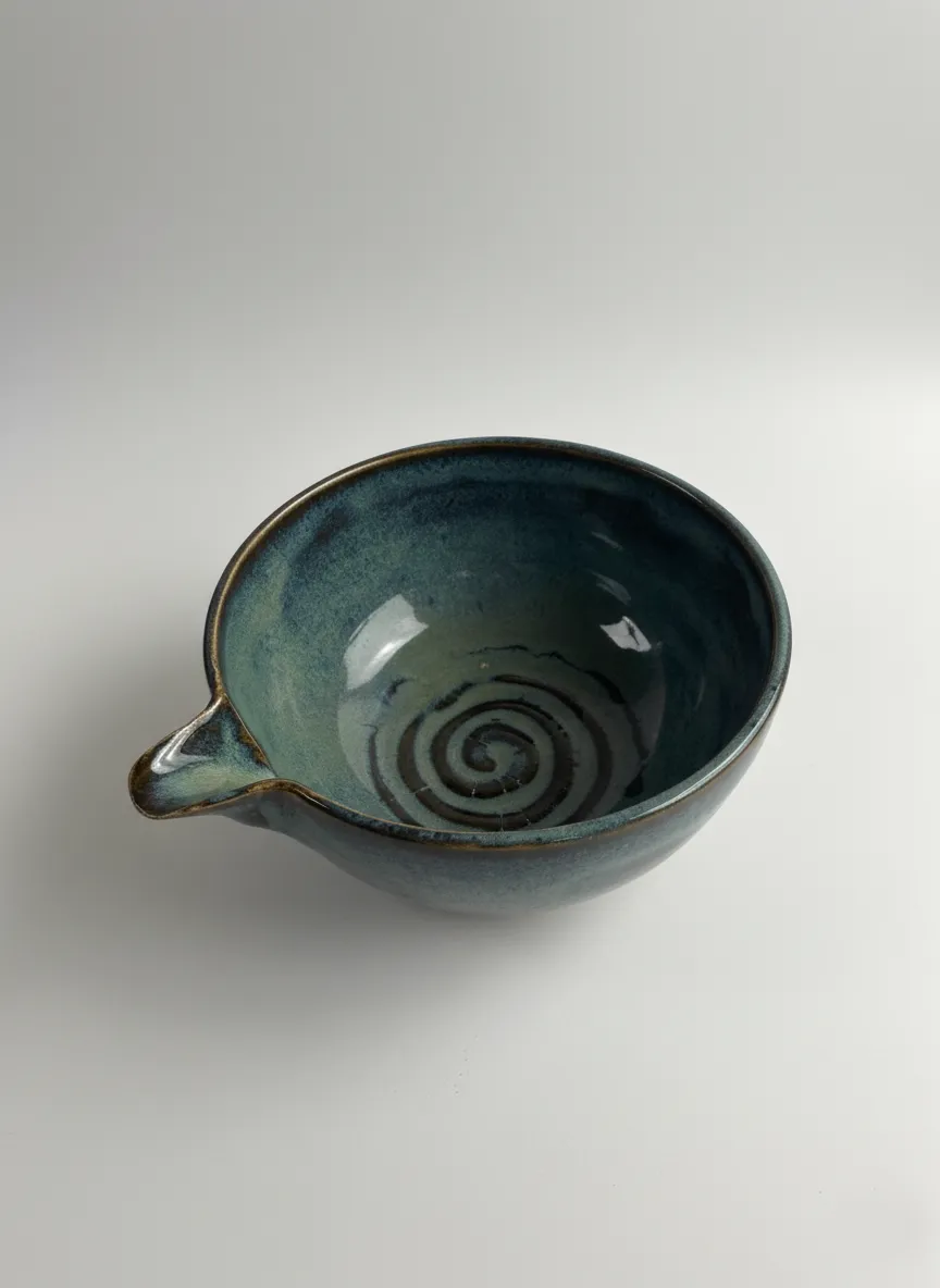 River Flow Pouring ceramic bowl - front view