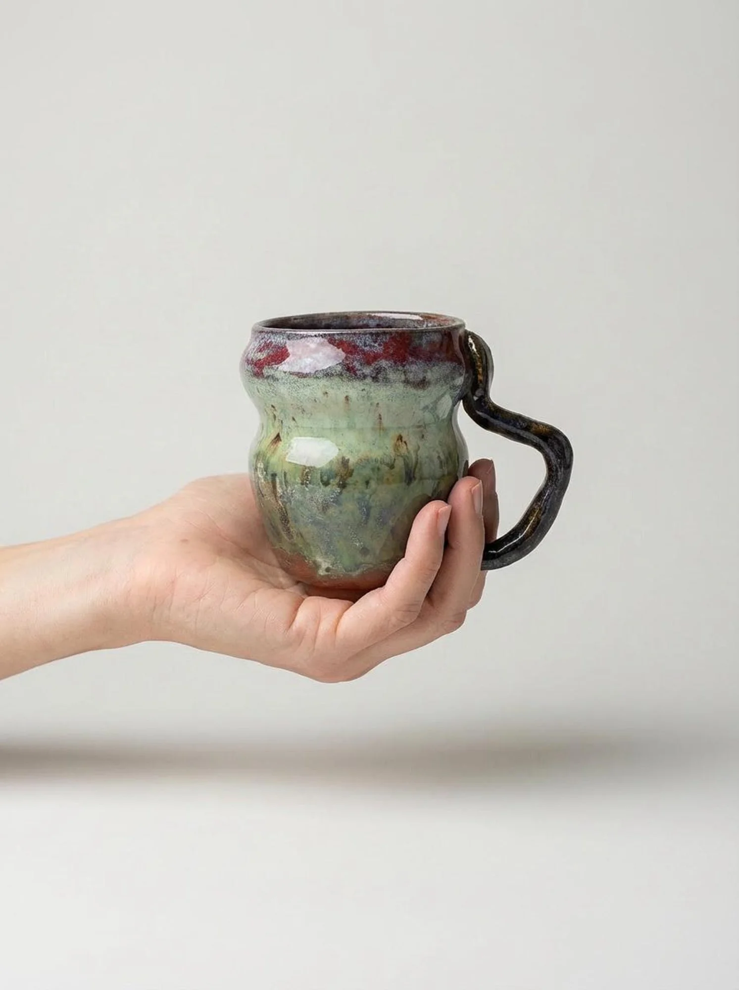 Forest Wine Reactive Mug - detail view