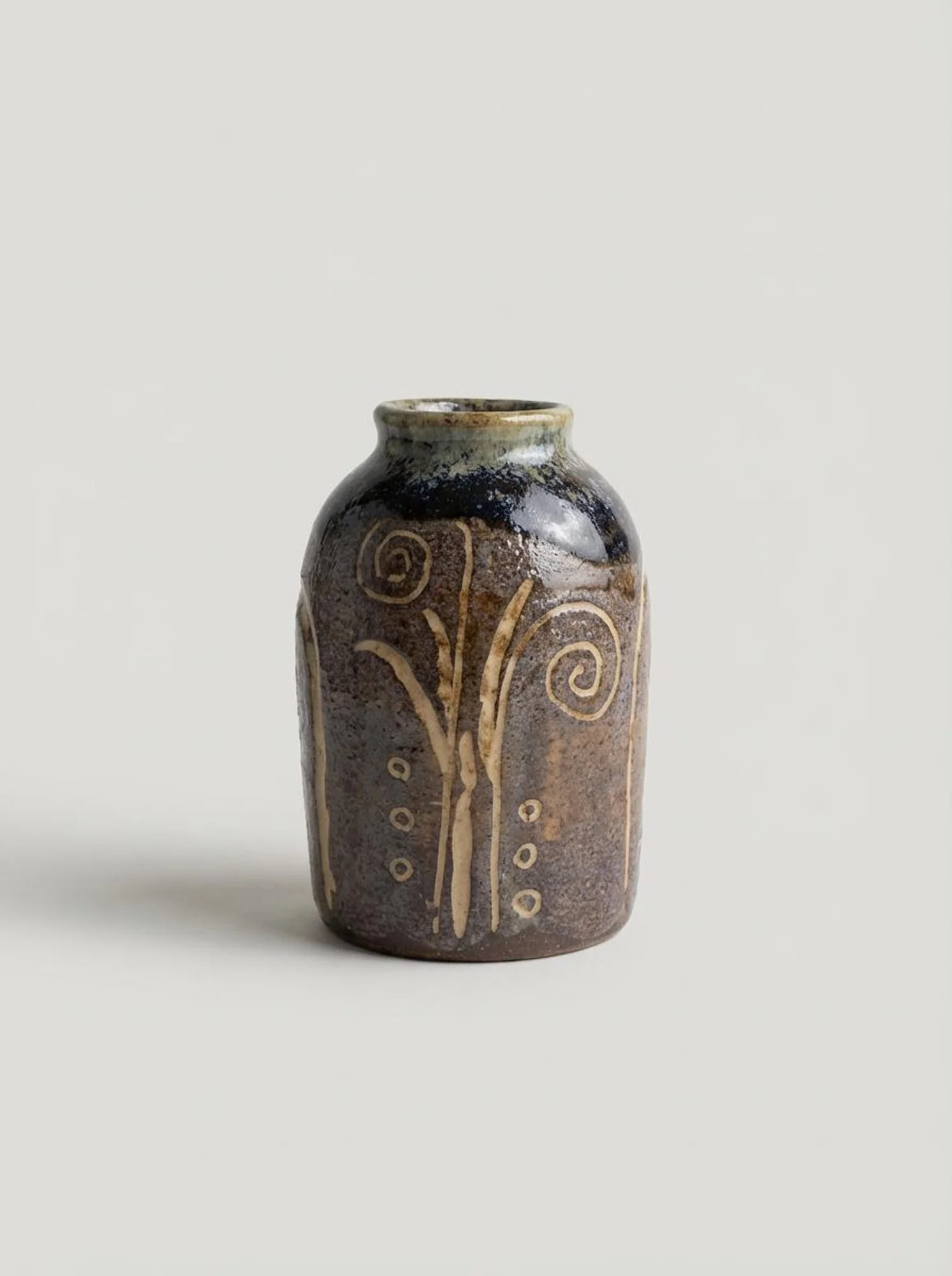 Tribal Dark Gloss Vase - side view