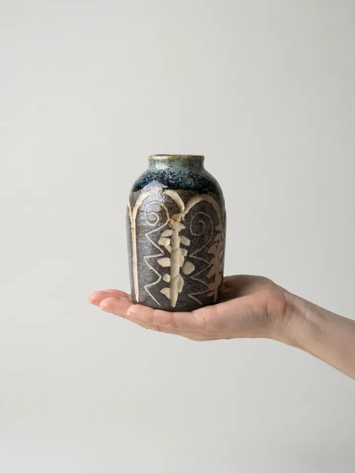 Tribal Dark Gloss Vase - detail view